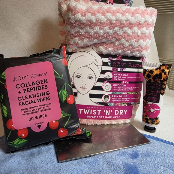 Betsey Johnson (3 Piece) Bundle - Picture 8 of 10